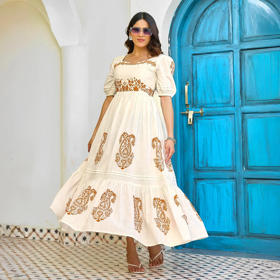 Vacation-ready look with sunglasses styled with this flowy maxi dress – a chic pick for resort stays.
